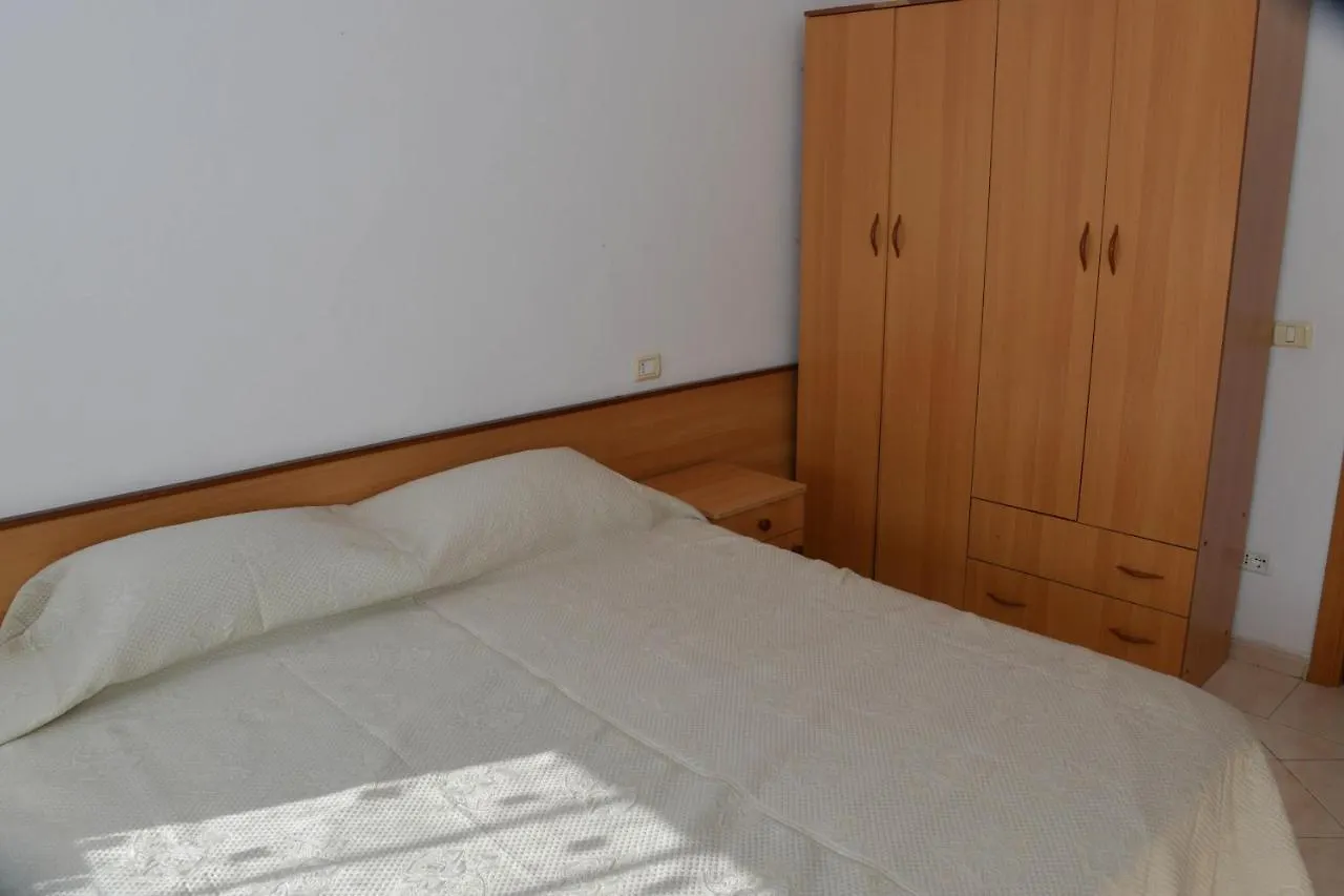 Cheap And Cozy Apartments For Rent In Durres 100M By The Beach 阿尔巴尼亚
